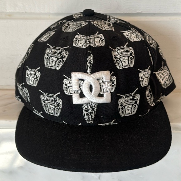 DC X New Era Travis Barker Remix Series Boombox Blink 182 Trucker Hat Size 7.25 - Picture 7 of 7